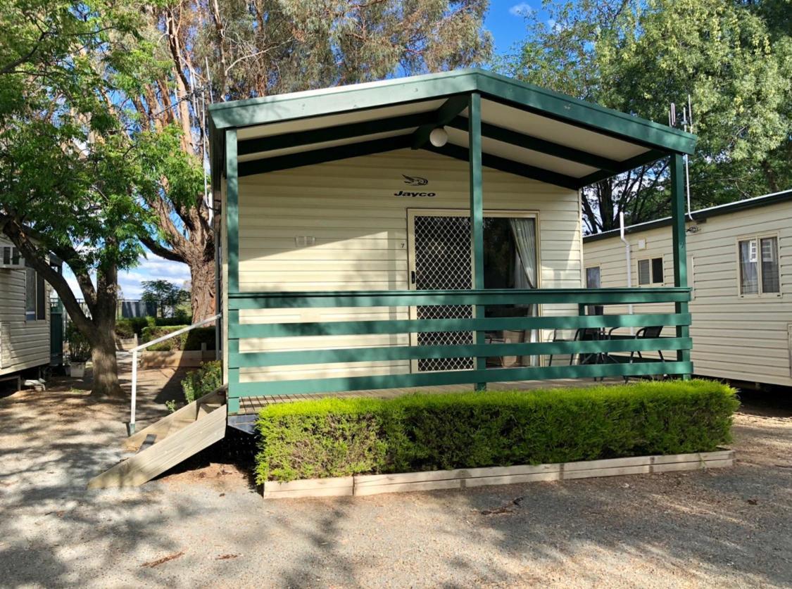 Tatura Cabin & Caravan Park Buitenkant foto